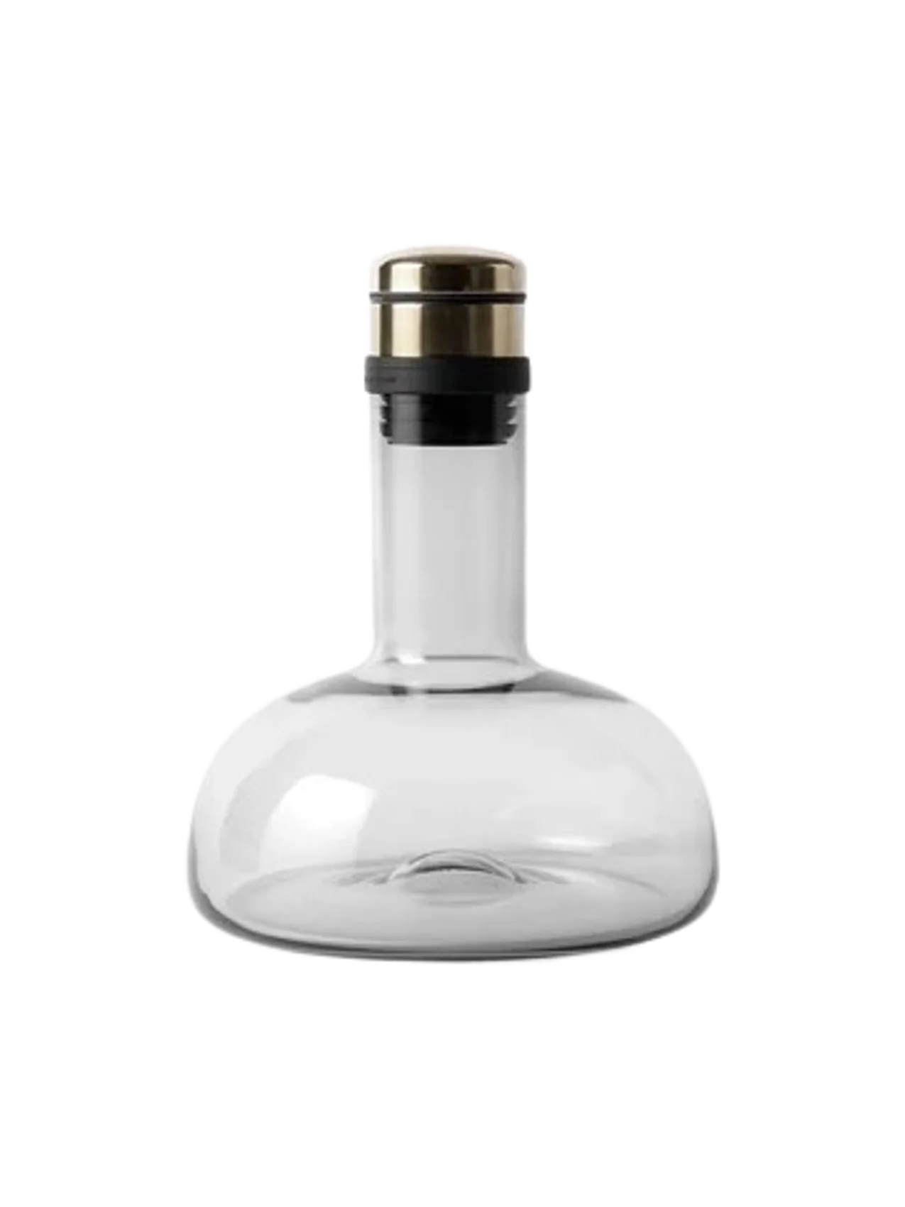 The Audo Copenhagen Wine Breather in Smoke-Brass. A clear glass decanter with a wide base and a brass and black stopper.