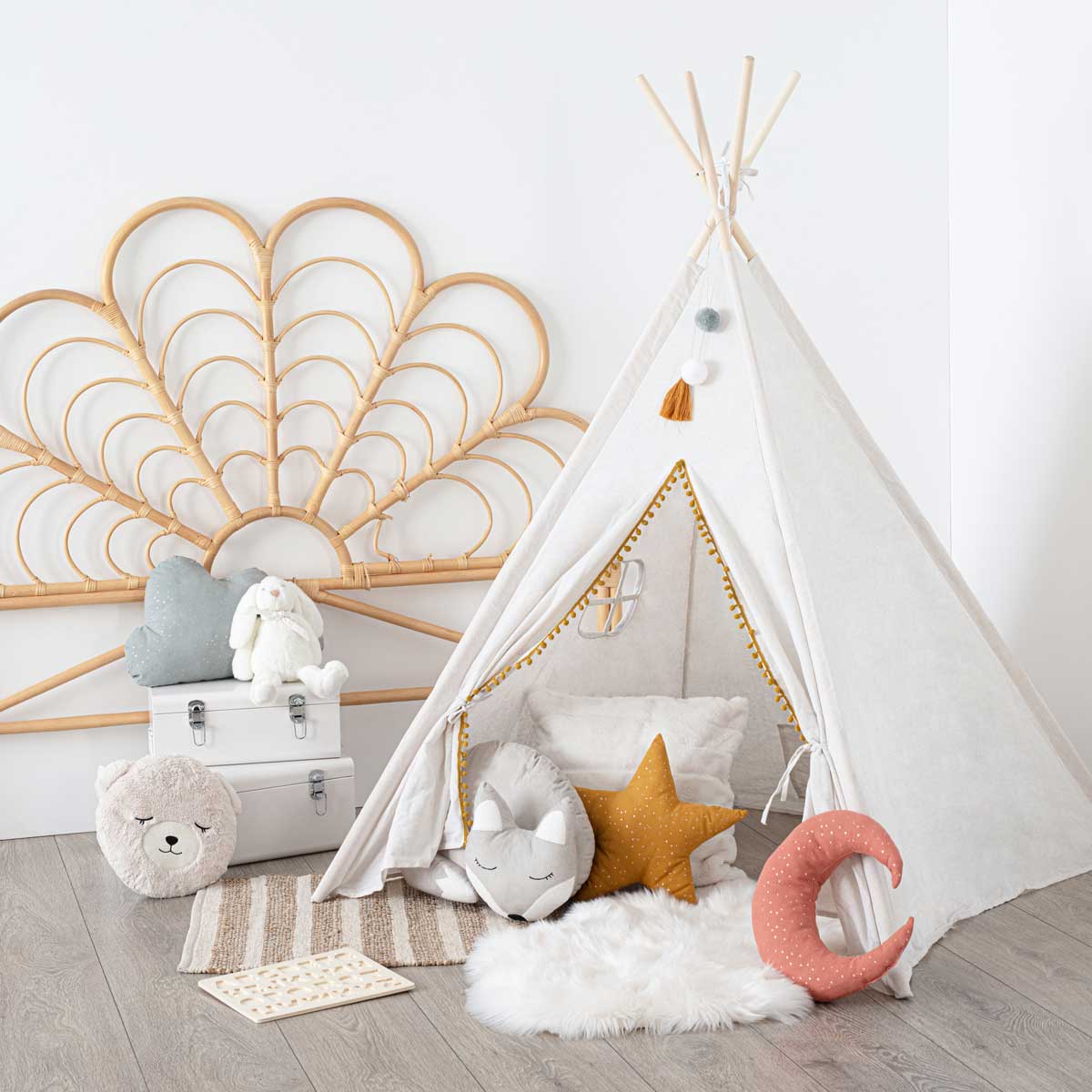 Tenda TIPI branca com pompons by hôma, photo 1