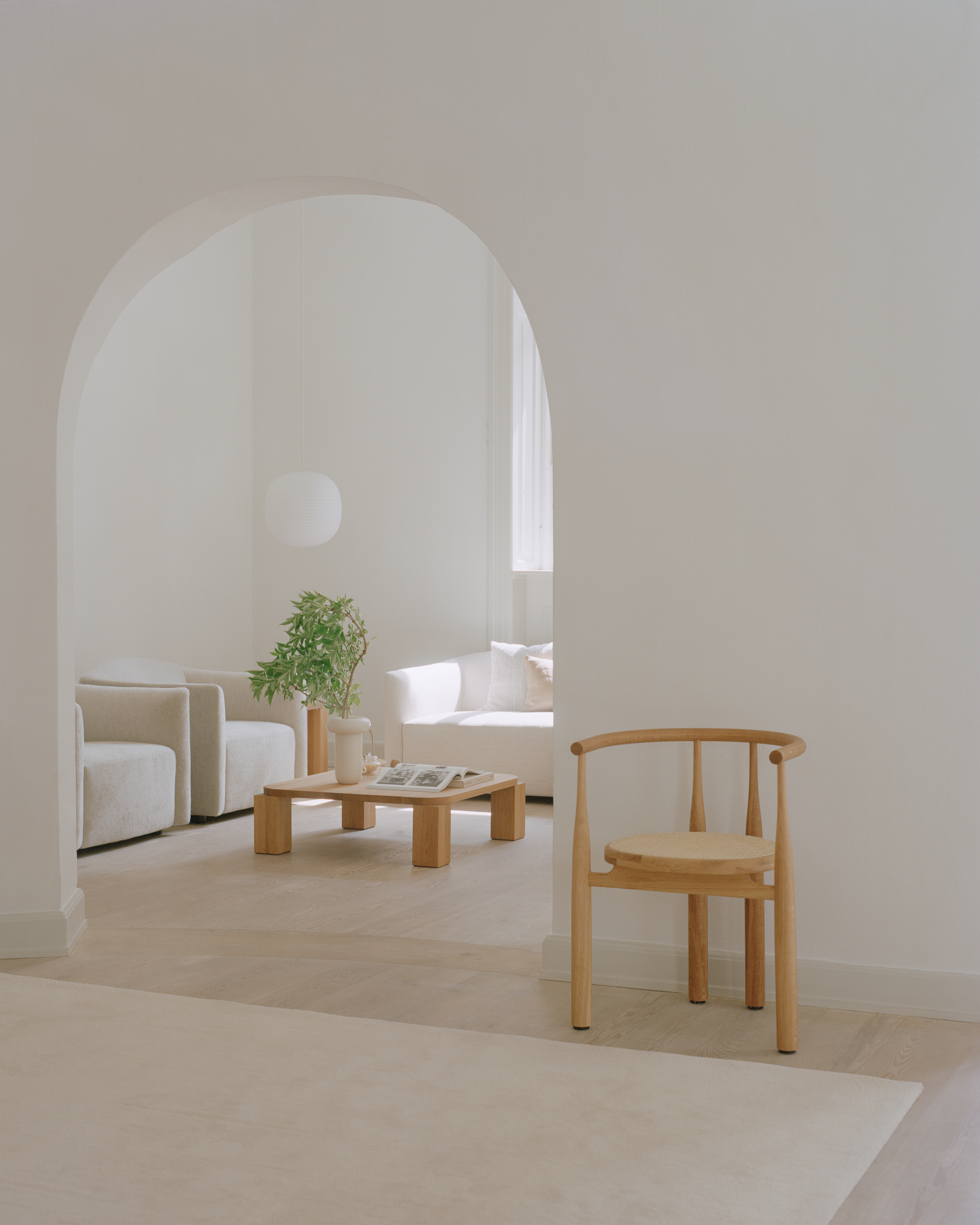 Atlas Coffee Table 82x82 da New Works, fotografia 1