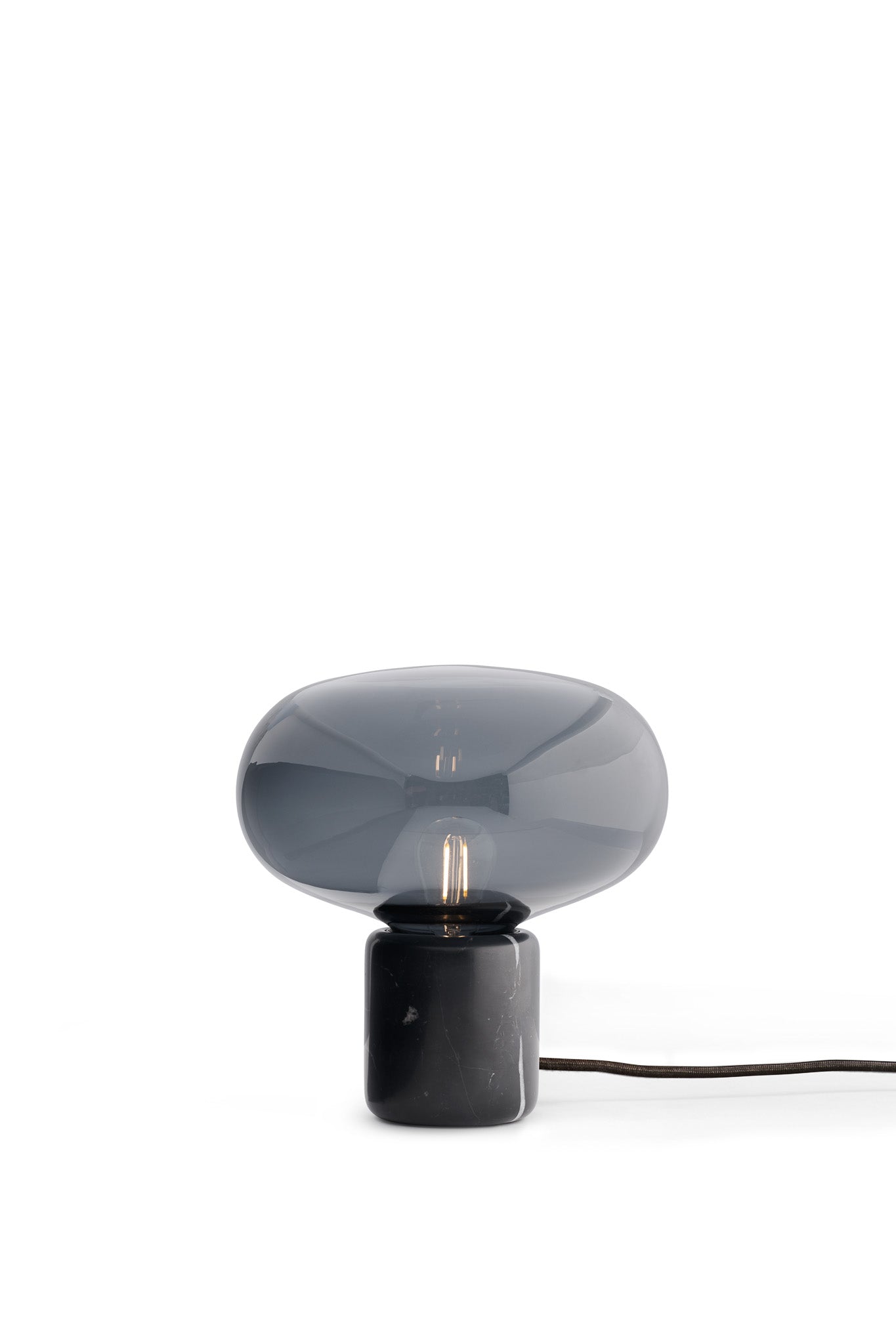 Karl-Johan Table Lamp da New Works, fotografia 1