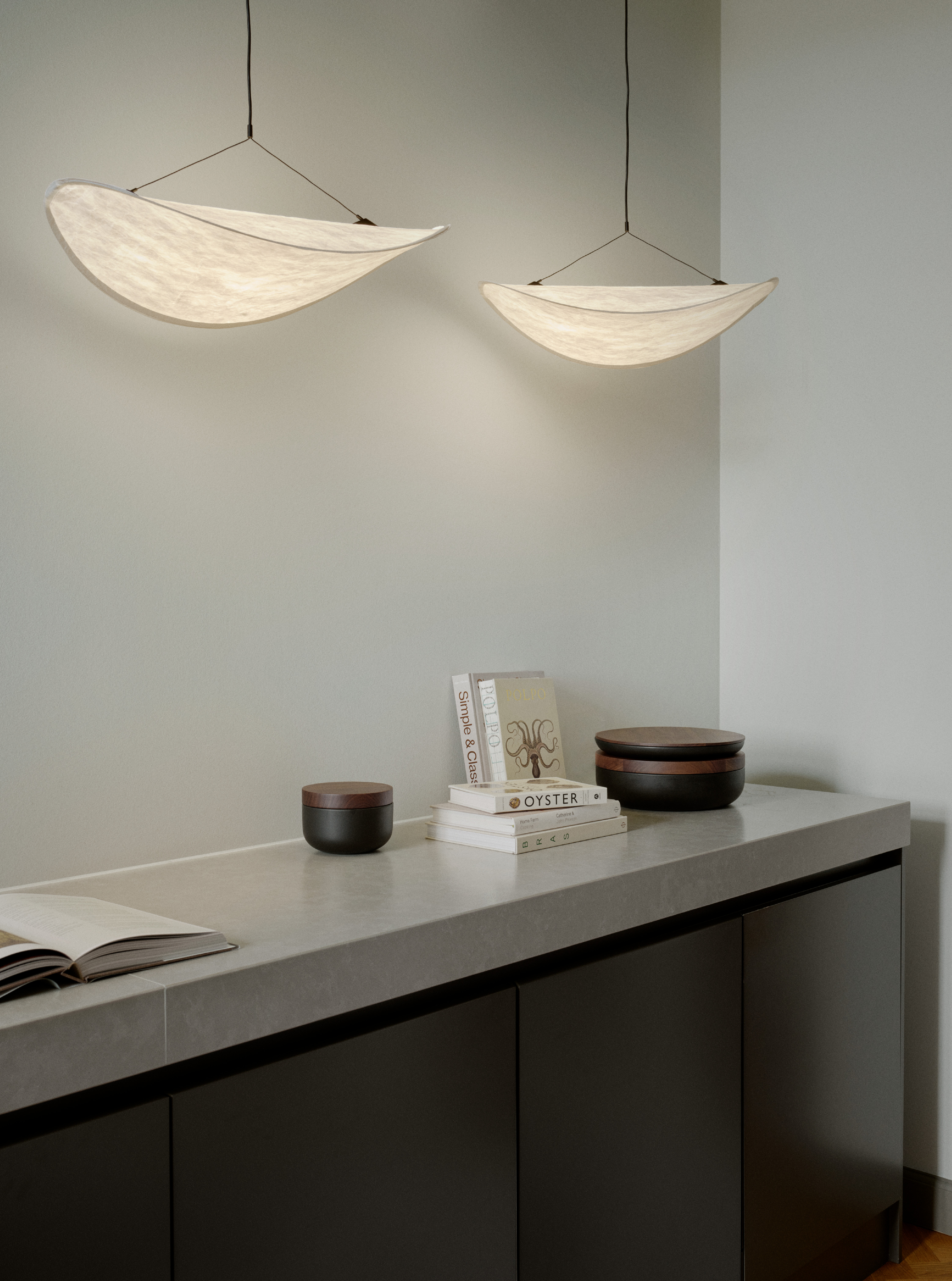 Tense Pendant Lamp da New Works, fotografia 1