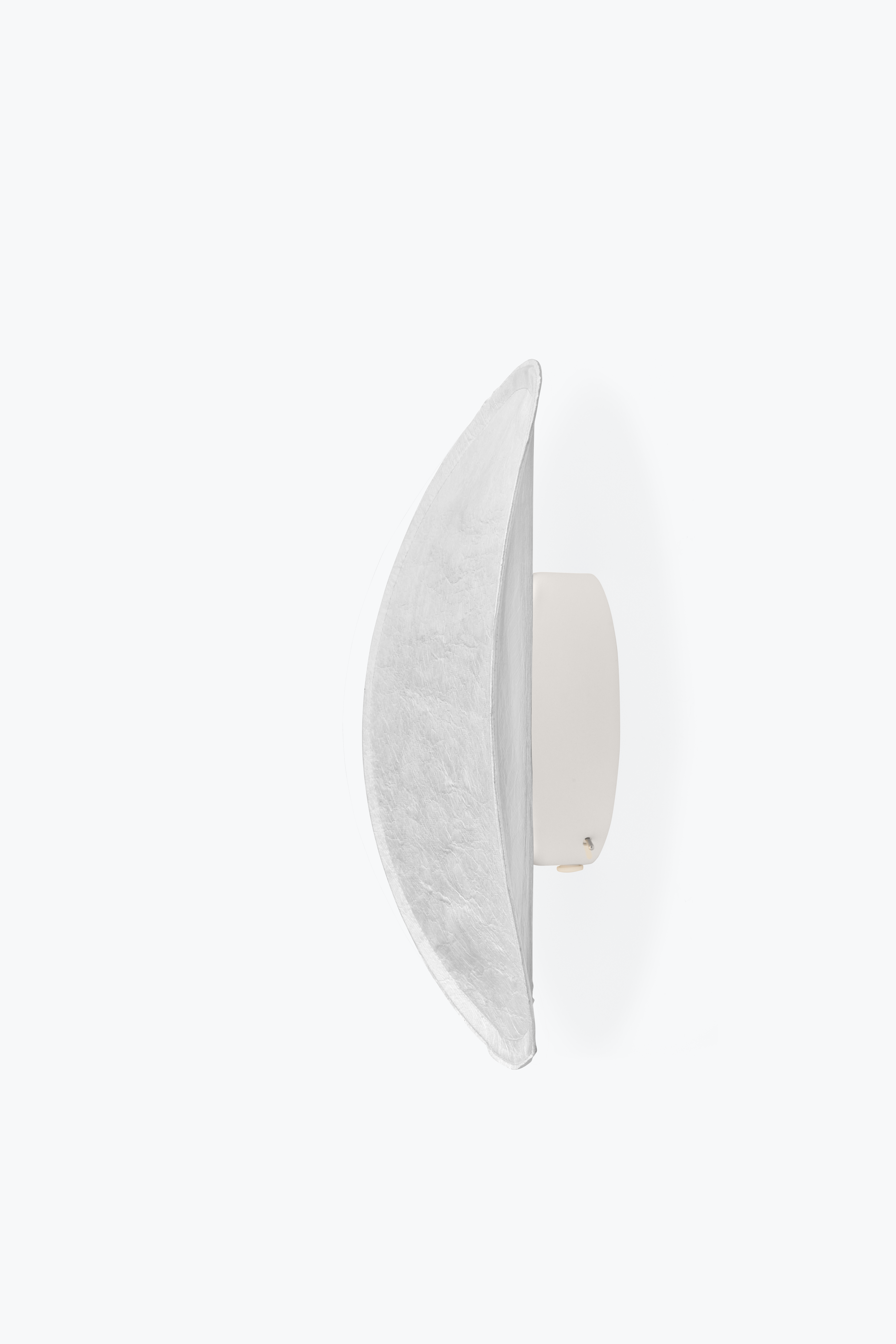 Tense Wall Lamp da New Works, fotografia 1