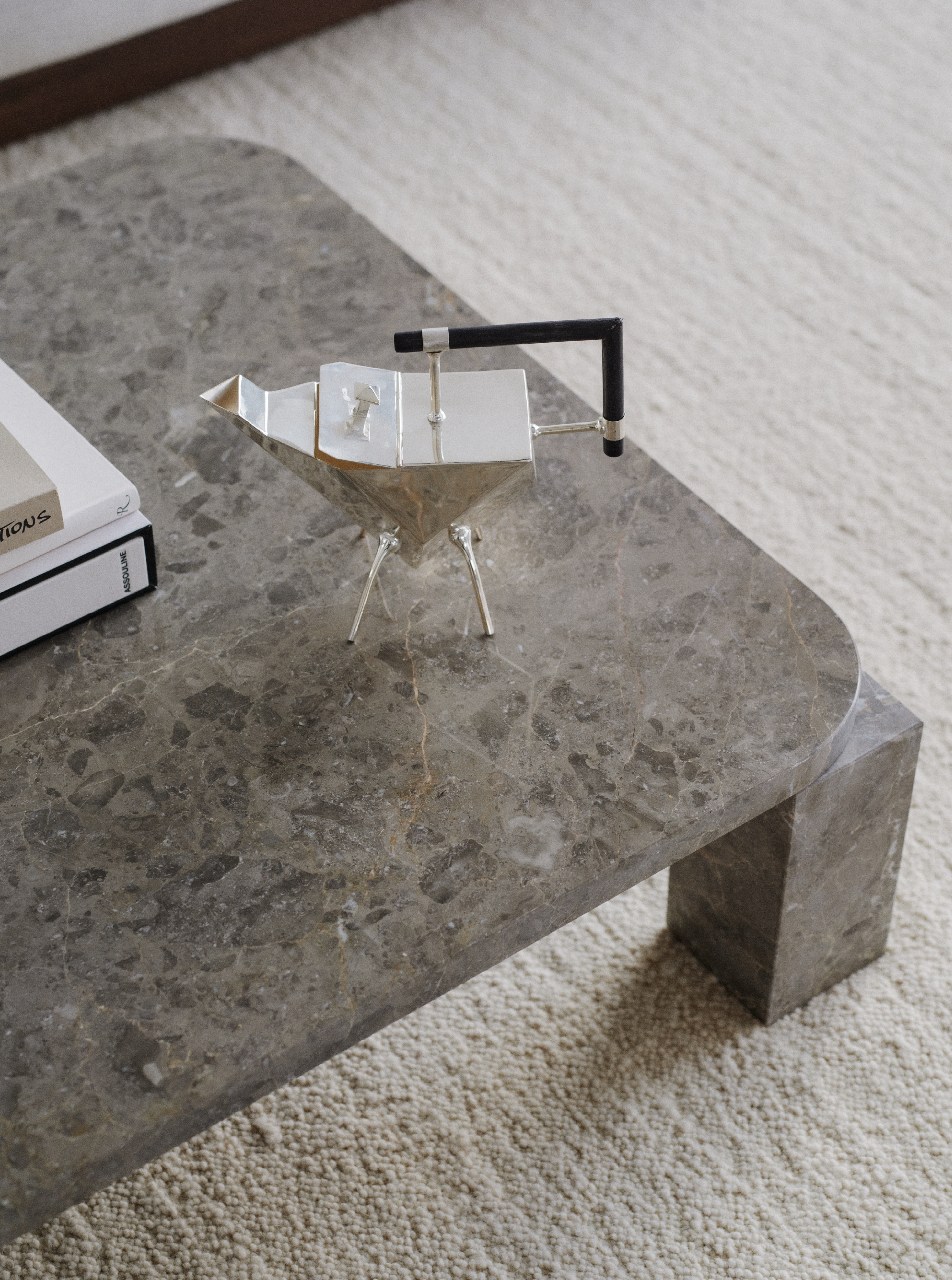 Atlas Coffee Table 82x82 da New Works, fotografia 1